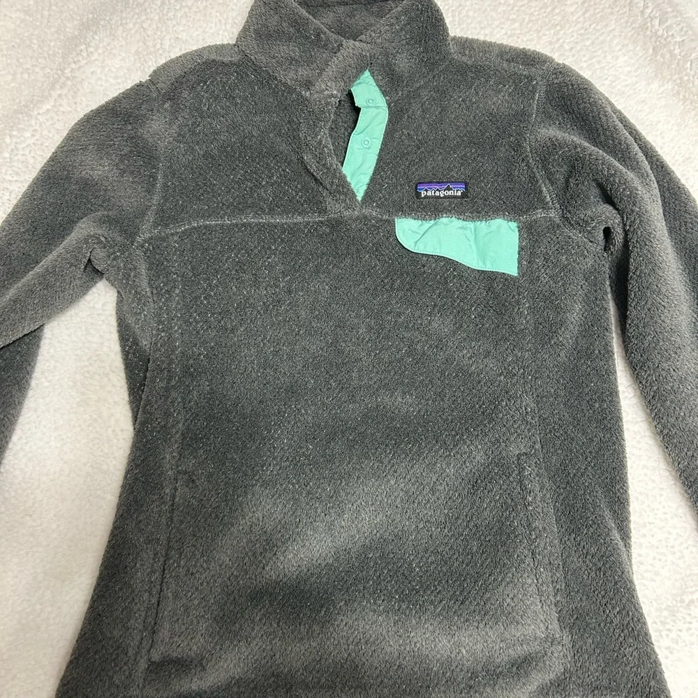 Women’s Patagonia Pullover - Picture 2 of 3